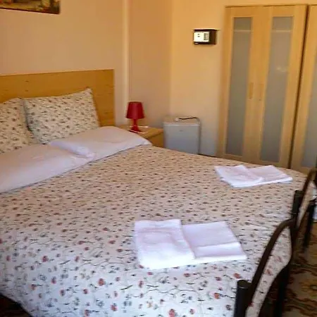 Acomodação com café da manhã  Carlo Alberto House Roma